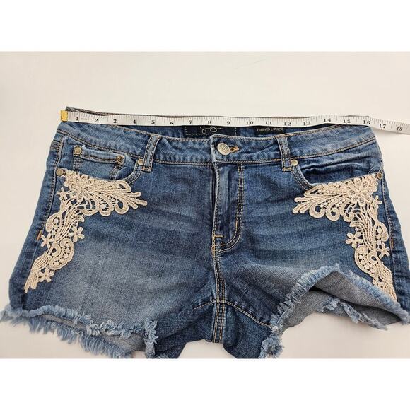 Jessica Simpson Women's 30 Forever Low Rise Lace Detail Cut Off Jean Shorts - Picture 5 of 8